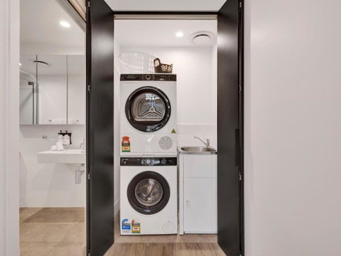 Rambla @ Berwick House - Schoolies Week Accommodation 1