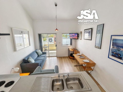 Razorback 3 - Schoolies Week Accommodation 1