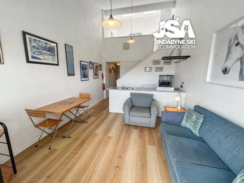 Razorback 3 - Schoolies Week Accommodation 2