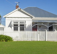 Avery Cottage - Schoolies Week Accommodation