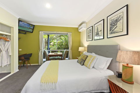 Azura Beach House B&B - Schoolies Week Accommodation 3