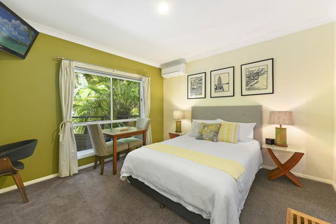 Azura Beach House B&B - Schoolies Week Accommodation 2