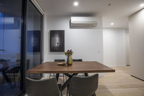  Green-hoodStunning 2 Bedrooms Apt@parkville - Schoolies Week Accommodation 2