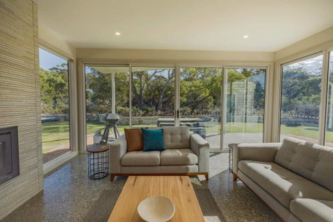 Baileys Beach House - Schoolies Week Accommodation 3