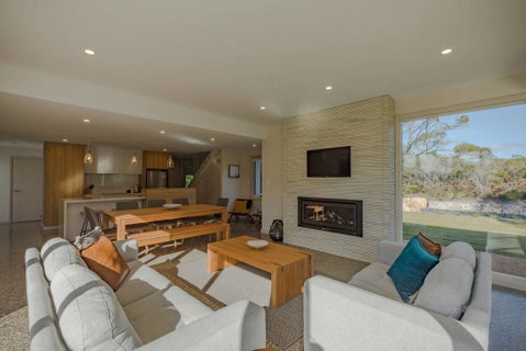 Baileys Beach House - Schoolies Week Accommodation 0