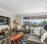 Barefoot Top Floor 32 Skyline Crescent Crescent Head - Schoolies Week Accommodation