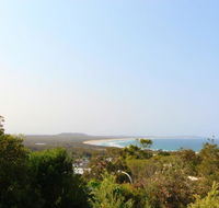 Barefoot 32 Skyline Crescent Crescent Head - Schoolies Week Accommodation