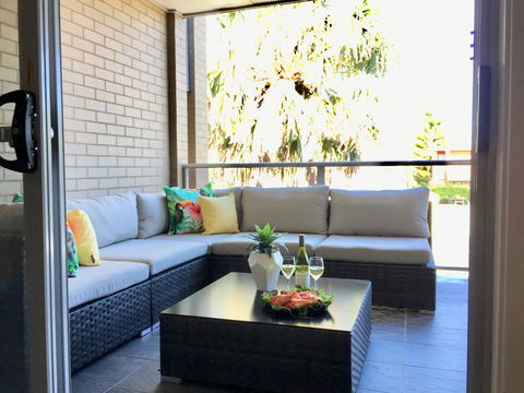 Batemans Bay Apartment - Schoolies Week Accommodation 1