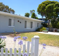 Bay Breeze Cottage - Schoolies Week Accommodation