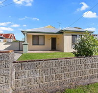 BAY YARD - large yard wifi family friendly. - Schoolies Week Accommodation