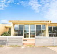 Bayview no 2 - Next to the Beach - Schoolies Week Accommodation