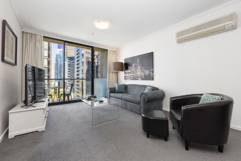 Bayviews - StayCentral - Schoolies Week Accommodation 0
