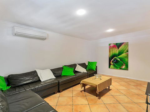 Beachcomber Trinity Beach - Schoolies Week Accommodation 2