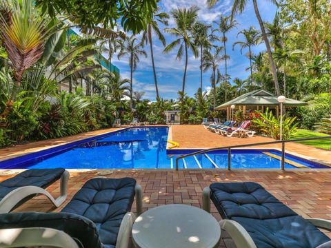 Beachfront Apartment Agincourt Clifton Beach - Schoolies Week Accommodation 0