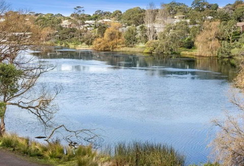 Riviera Lakeside With Uninterrupted Water Views - Schoolies Week Accommodation 1