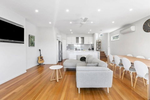 Riviera Lakeside With Uninterrupted Water Views - Schoolies Week Accommodation 2