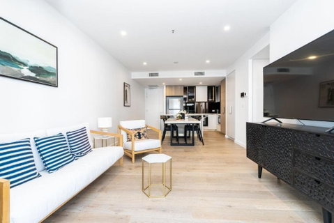 Restful Apt Near ANZAC Park West - Schoolies Week Accommodation 1