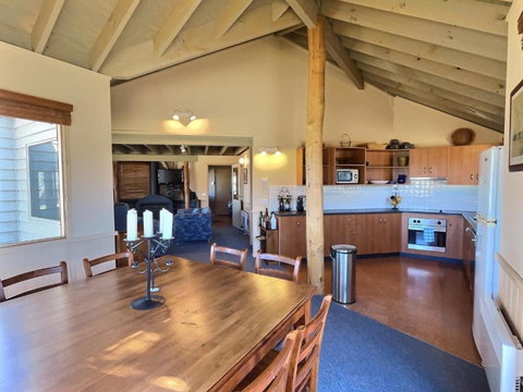 Red Robin - Schoolies Week Accommodation 3