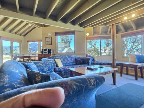 Red Robin - Schoolies Week Accommodation 1