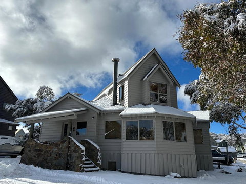 Red Robin - Schoolies Week Accommodation 0