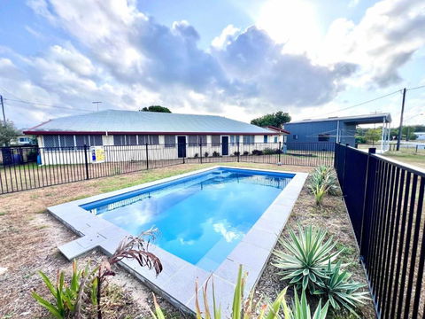 Reef Shack Beach Vibes Stroll To The Beach - Schoolies Week Accommodation 1