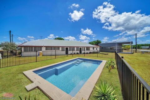 Reef Shack Beach Vibes Stroll To The Beach - Schoolies Week Accommodation 0