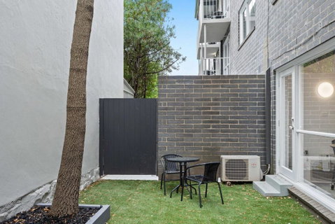 Refined 1-Bed Apartment With Garden Access - Schoolies Week Accommodation 2