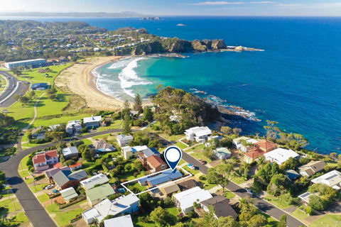 Relax And Reconnect At MaluaBay - Schoolies Week Accommodation 0