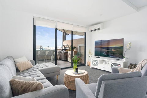 Relax @ Oceania Gerringong - Schoolies Week Accommodation 0