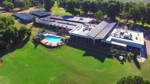 Renmark Country Club - Schoolies Week Accommodation 0