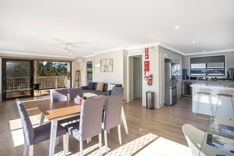 Renovated Coastal Getaway With Water Views - Schoolies Week Accommodation 3