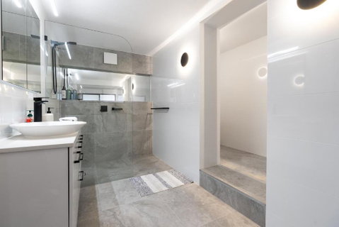 Renovated Townhouse Close To The CBD And Schools - Schoolies Week Accommodation 3