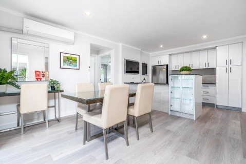 Renovated Townhouse Close To The CBD And Schools - Schoolies Week Accommodation 2
