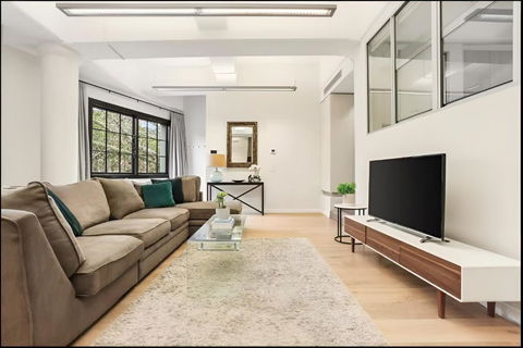 Renovated Warehouse Conversion In Heart Of Sydney - Schoolies Week Accommodation 1