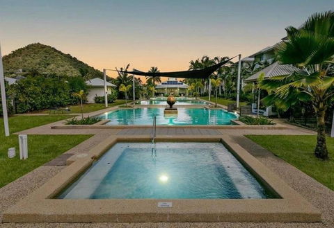 Resort Style Holiday Unit - Schoolies Week Accommodation 0