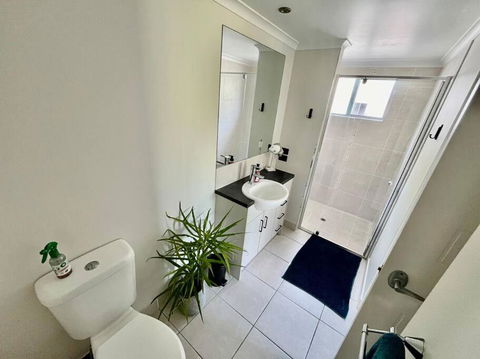 Resort Style Holiday Unit - Schoolies Week Accommodation 2