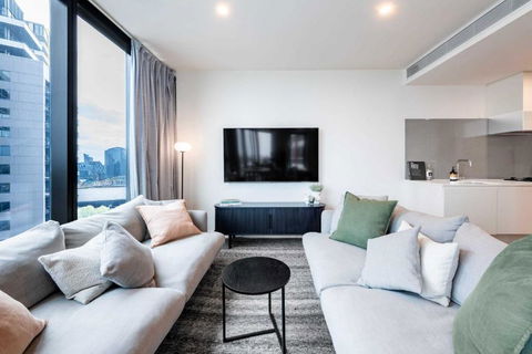 Resort Style Living 2 Bed Apt With Pool BBQ - Schoolies Week Accommodation 0