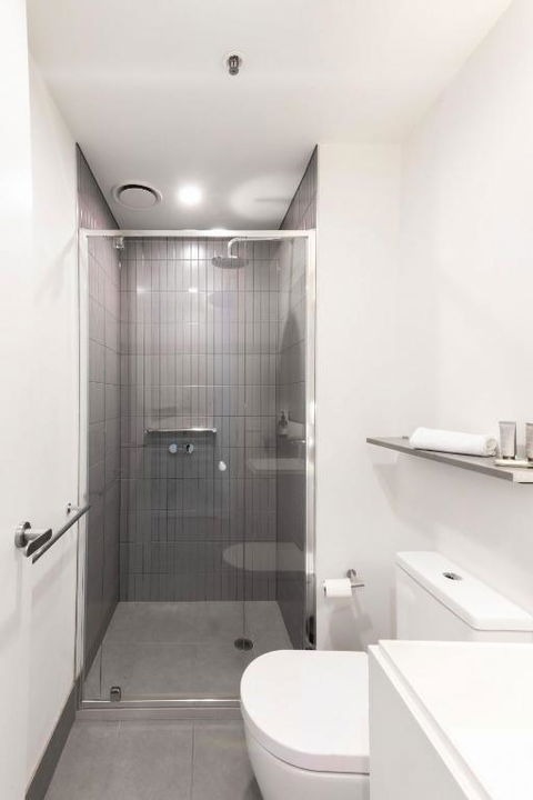 Resort Style Living 2 Bed Apt With Pool BBQ - Schoolies Week Accommodation 2