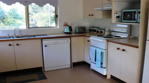 Rest At The Nest On Booner - Schoolies Week Accommodation 3