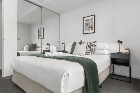 Richmond Premium Escape - Walk To The MCG - Schoolies Week Accommodation 3