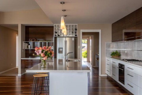 River Haven Serene Spacious With River Views - Schoolies Week Accommodation 3