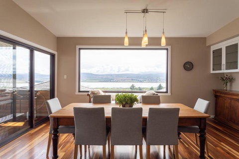 River Haven Serene Spacious With River Views - Schoolies Week Accommodation 1