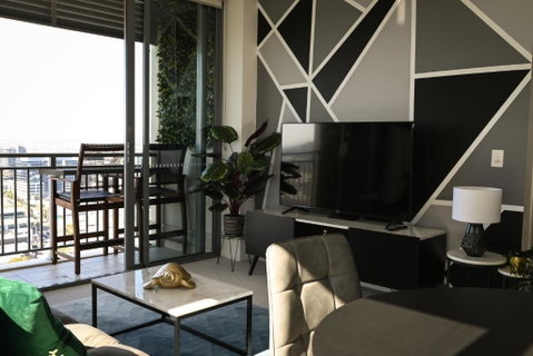 River View Apartment In Brisbane With Parking - Schoolies Week Accommodation 2
