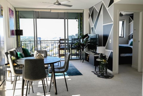 River View Apartment In Brisbane With Parking - Schoolies Week Accommodation 1