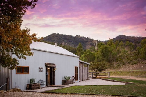 Riverlea Stables- Style And Charm Await You! - Schoolies Week Accommodation 0