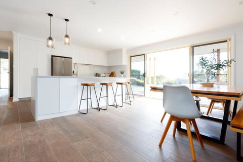 Riverside Farm Stay - Schoolies Week Accommodation 3