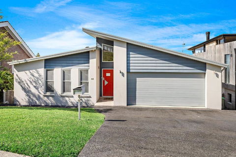 Riverleigh, Gerroa - Schoolies Week Accommodation 2