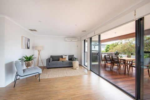 Safety Beach Abode Walk To The Beach - Schoolies Week Accommodation 1