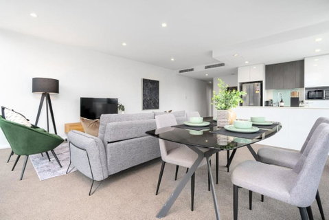 Roomy 2BR 2BA City-Centre Apt - Schoolies Week Accommodation 1