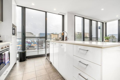 Roomy 2BR 2BA City-Centre Apt - Schoolies Week Accommodation 2